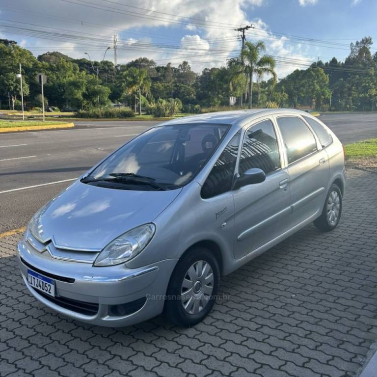 CITROËN - XSARA PICASSO - 2011/2012 - Prata - R$ 27.800,00