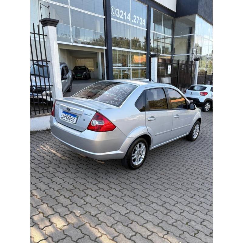 FORD - FIESTA - 2009/2009 - Prata - R$ 31.800,00