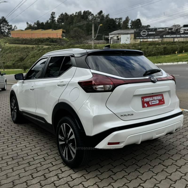 NISSAN - KICKS - 2023/2024 - Branca - R$ 128.800,00