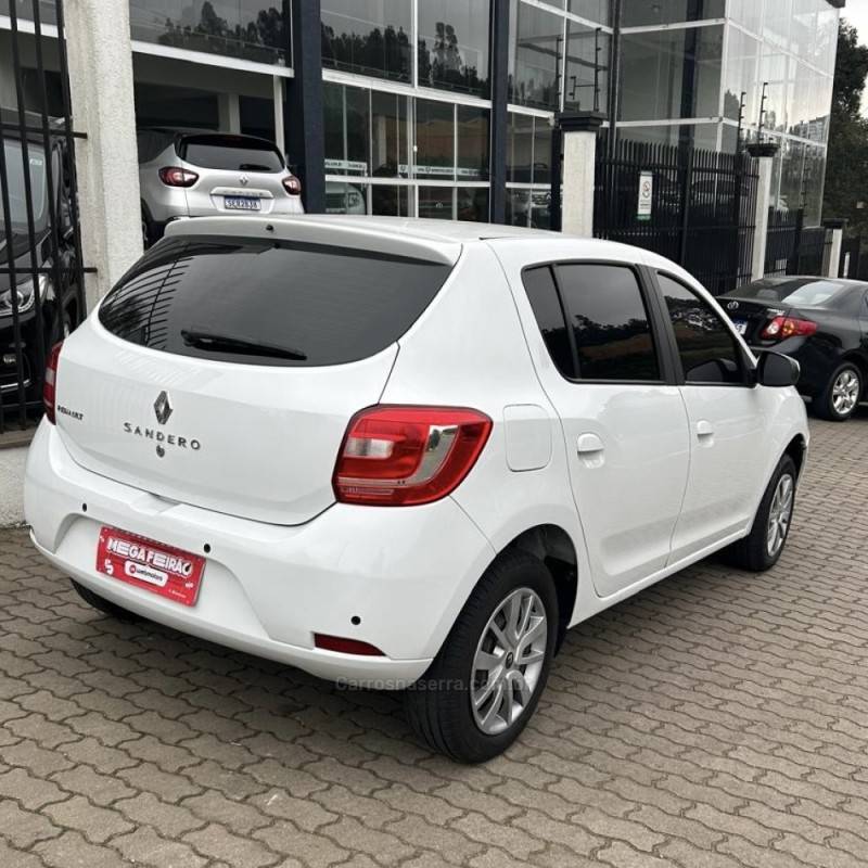 RENAULT - SANDERO - 2017/2018 - Branca - R$ 46.800,00