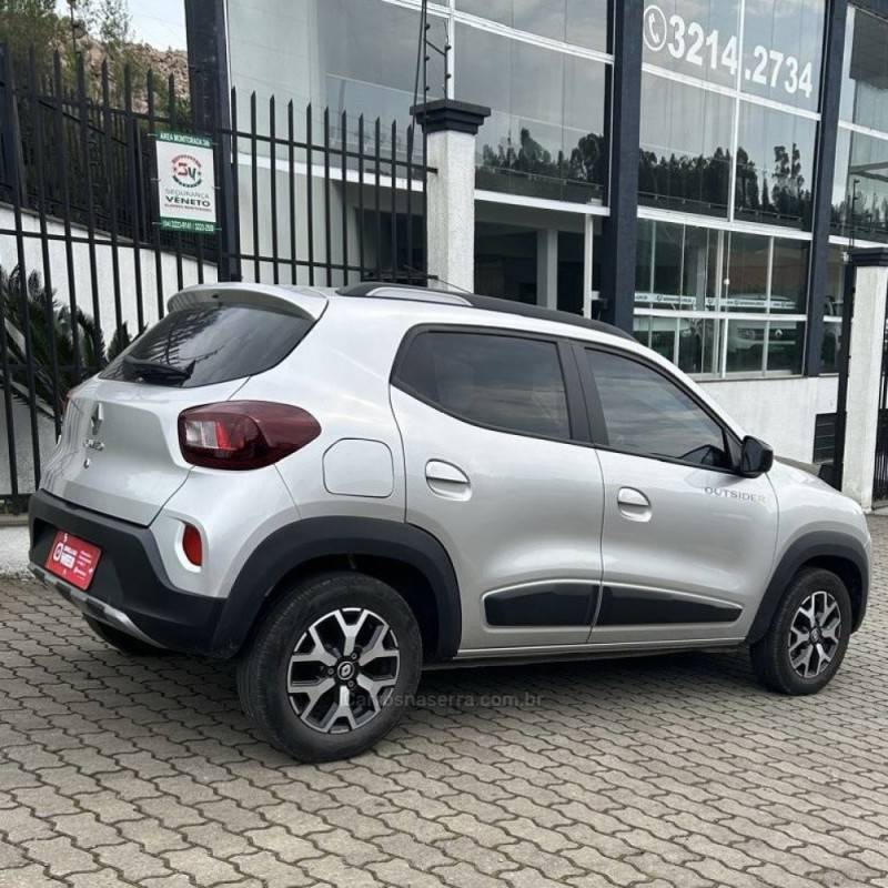 RENAULT - KWID - 2022/2023 - Prata - R$ 62.800,00