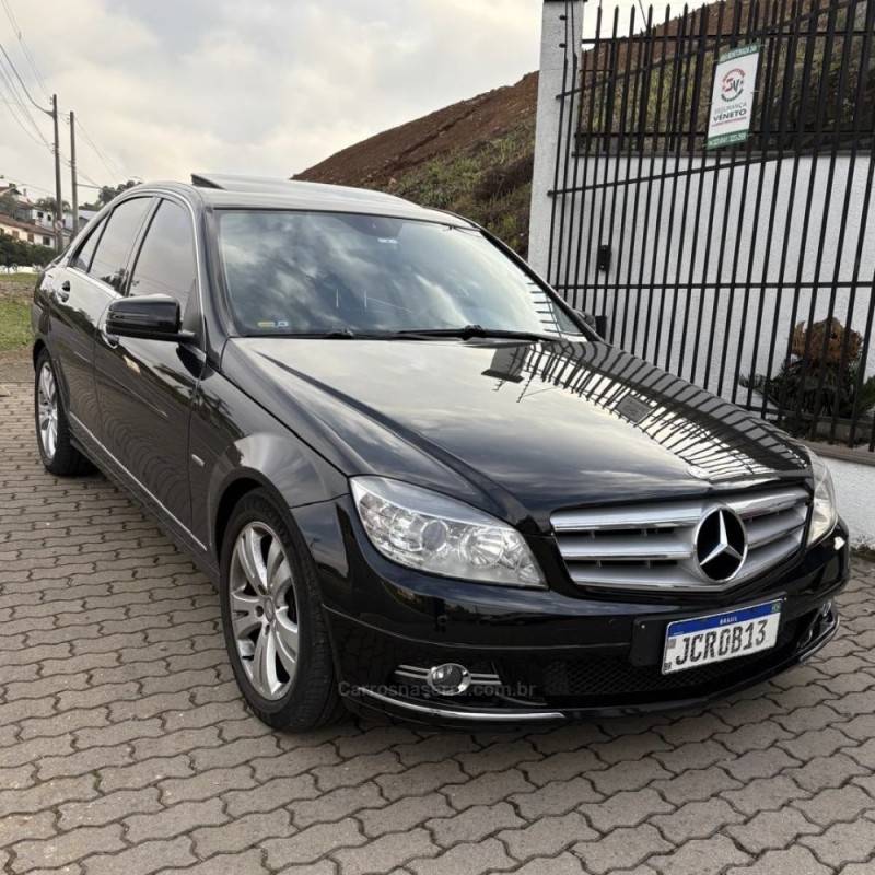 MERCEDES-BENZ - C 200 - 2009/2010 - Preta - R$ 58.800,00