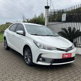 TOYOTA - COROLLA - 2018/2019 - Branca - R$ 106.800,00