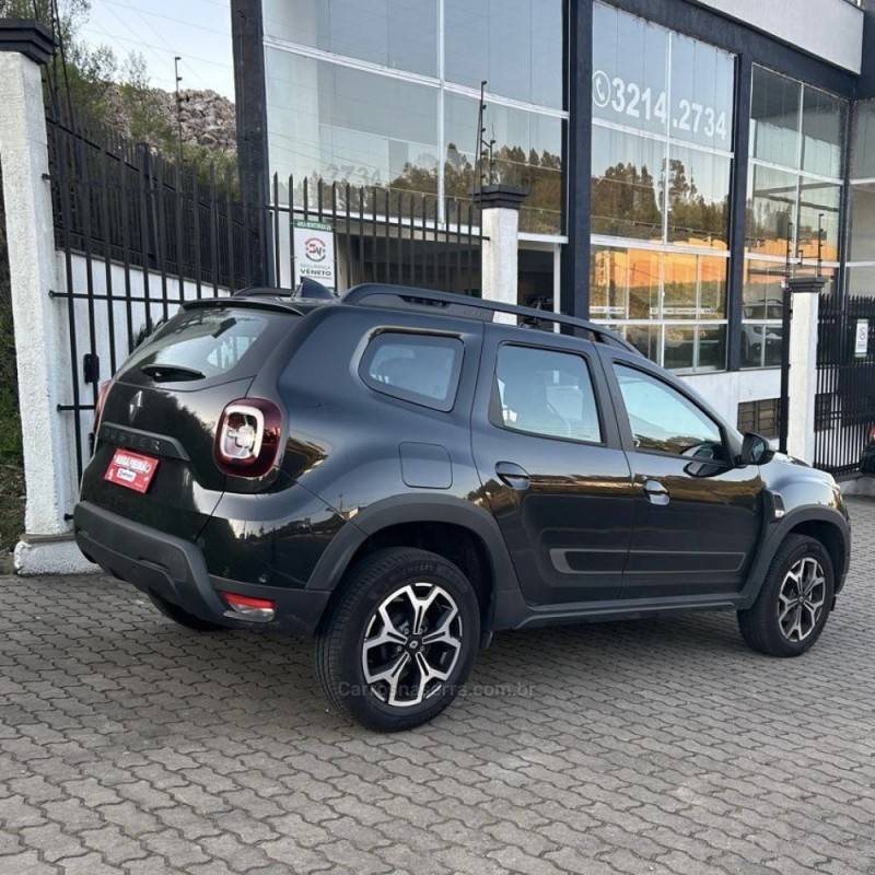 RENAULT - DUSTER - 2022/2023 - Preta - R$ 107.800,00