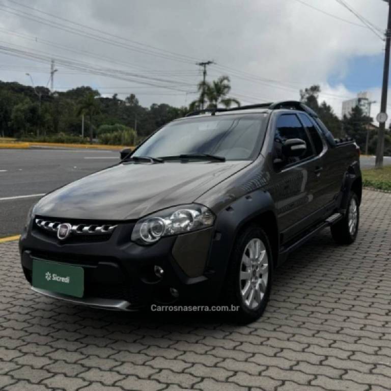 FIAT - STRADA - 2015/2016 - Cinza - R$ 65.800,00