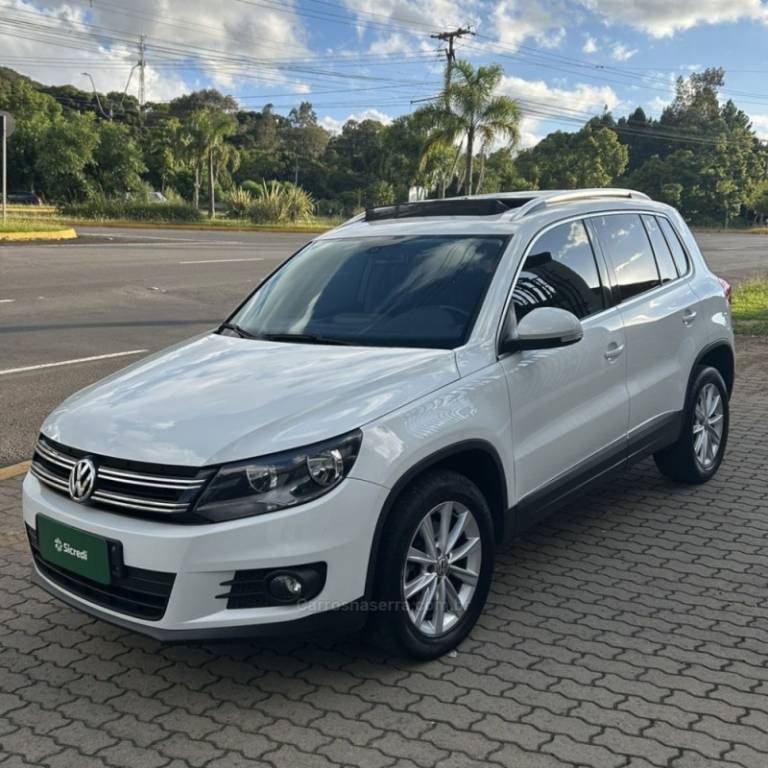 VOLKSWAGEN - TIGUAN - 2014/2015 - Branca - R$ 76.800,00