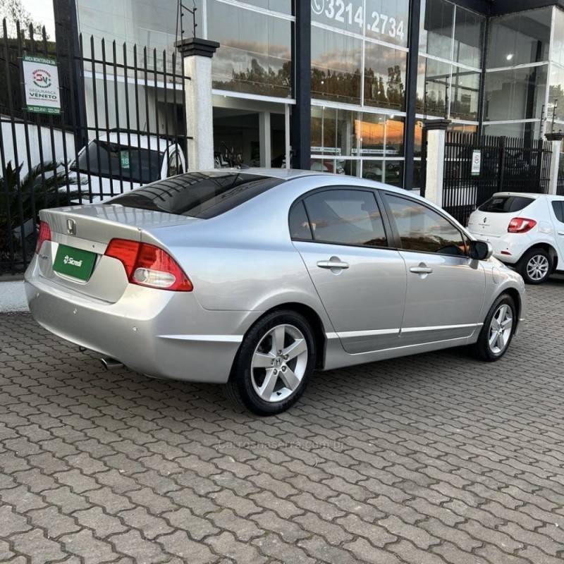 HONDA - CIVIC - 2008/2009 - Prata - R$ 47.800,00