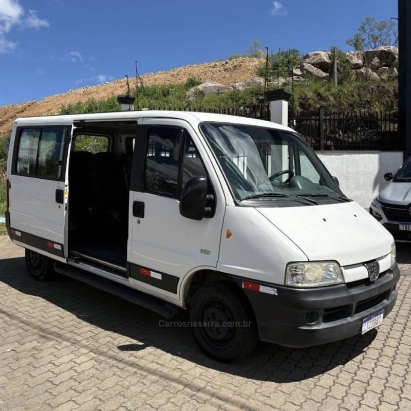 PEUGEOT - BOXER - 2012/2013 - Branca - R$ 98.800,00