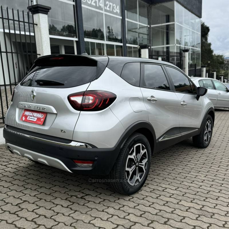 RENAULT - CAPTUR - 2023/2024 - Prata - R$ 127.800,00