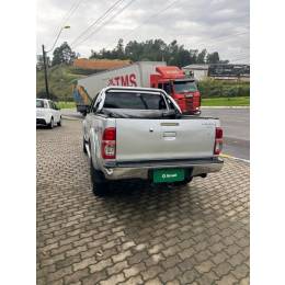 TOYOTA - HILUX - 2014/2015 - Prata - R$ 148.800,00