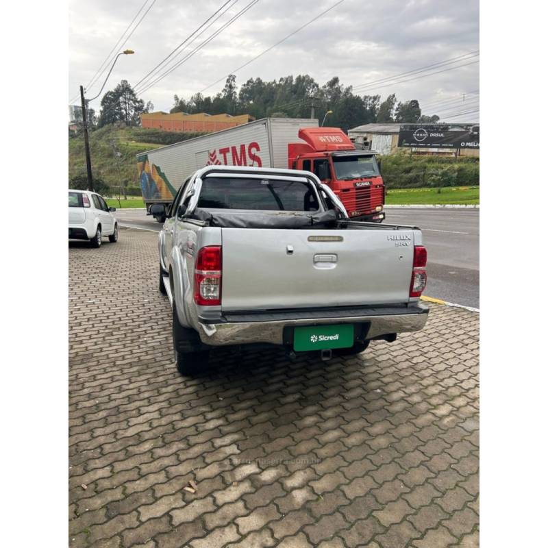 TOYOTA - HILUX - 2014/2015 - Prata - R$ 148.800,00