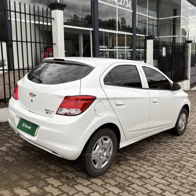 CHEVROLET - ONIX - 2016/2016 - Branca - R$ 48.800,00