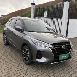 NISSAN - KICKS - 2022/2023 - Cinza - R$ 106.800,00