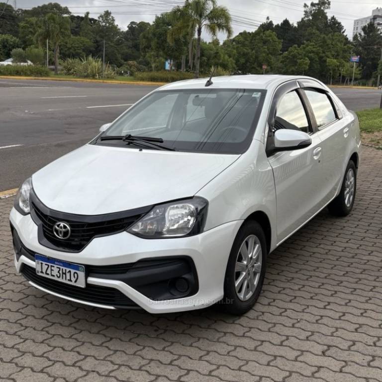 TOYOTA - ETIOS - 2019/2020 - Branca - R$ 67.800,00