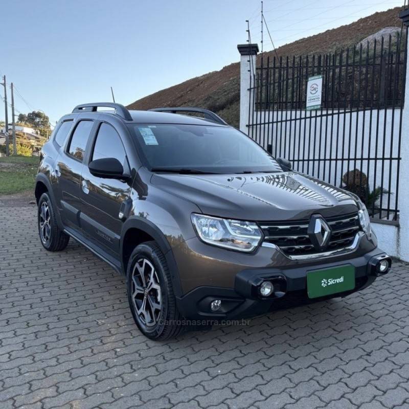 RENAULT - DUSTER - 2022/2023 - Marrom - R$ 107.800,00