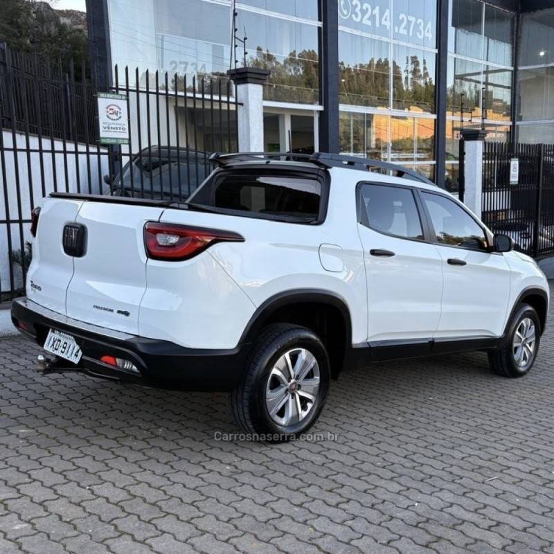 FIAT - TORO - 2016/2017 - Branca - R$ 83.800,00