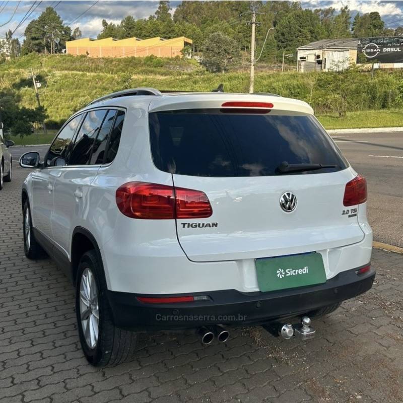 VOLKSWAGEN - TIGUAN - 2014/2015 - Branca - R$ 76.800,00