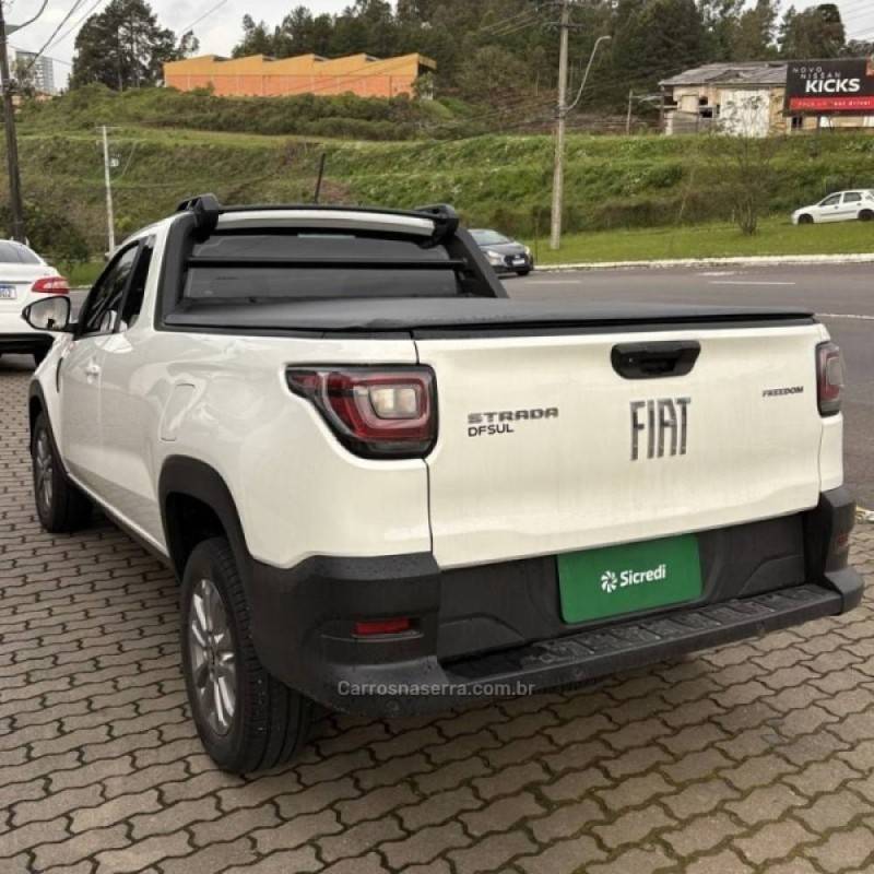 FIAT - STRADA - 2024/2025 - Branca - R$ 108.800,00