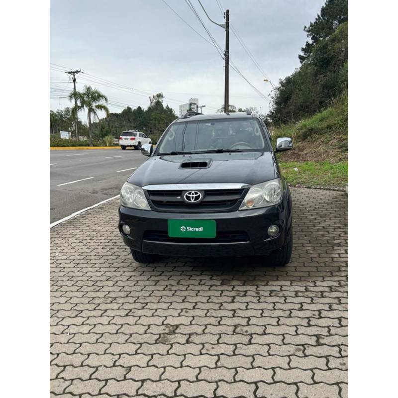 TOYOTA - HILUX SW4 - 2007/2008 - Preta - R$ 109.800,00