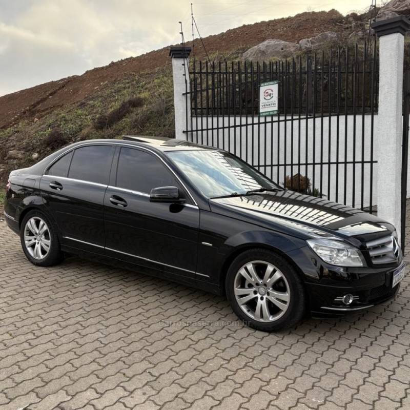 MERCEDES-BENZ - C 200 - 2009/2010 - Preta - R$ 58.800,00