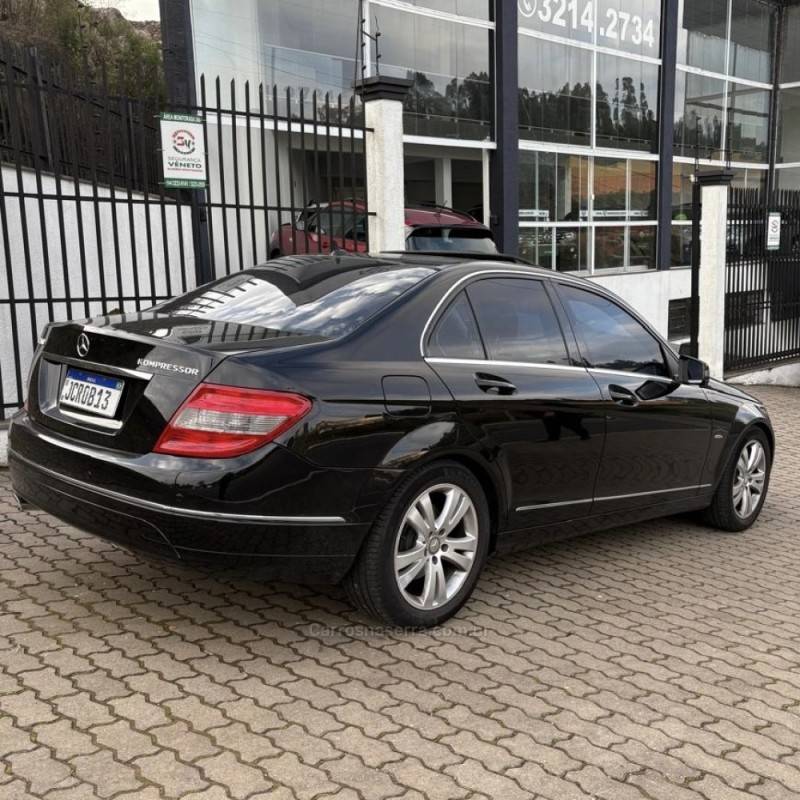 MERCEDES-BENZ - C 200 - 2009/2010 - Preta - R$ 58.800,00