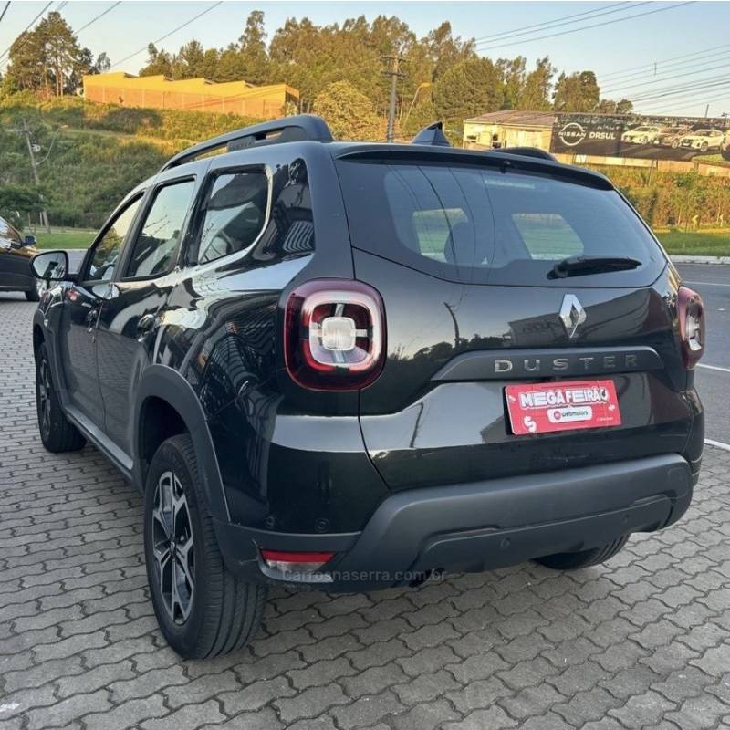 RENAULT - DUSTER - 2022/2023 - Preta - R$ 107.800,00