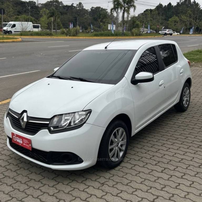 RENAULT - SANDERO - 2017/2018 - Branca - R$ 46.800,00