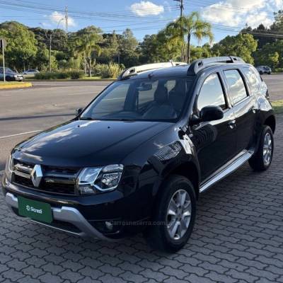 RENAULT - DUSTER - 2016/2017 - Preta - R$ 66.800,00