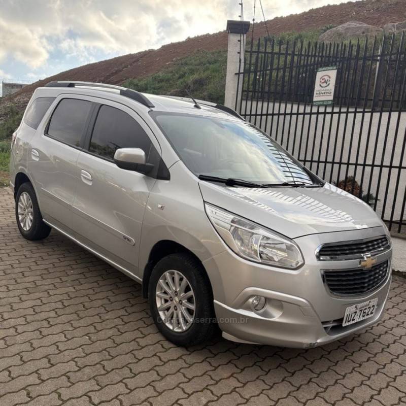 CHEVROLET - SPIN - 2013/2014 - Prata - R$ 44.800,00