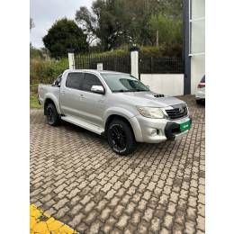 TOYOTA - HILUX - 2014/2015 - Prata - R$ 148.800,00