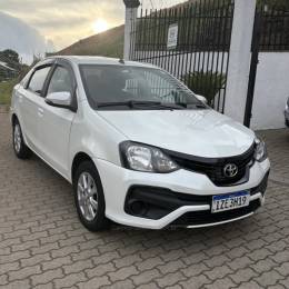 TOYOTA - ETIOS - 2019/2020 - Branca - R$ 67.800,00