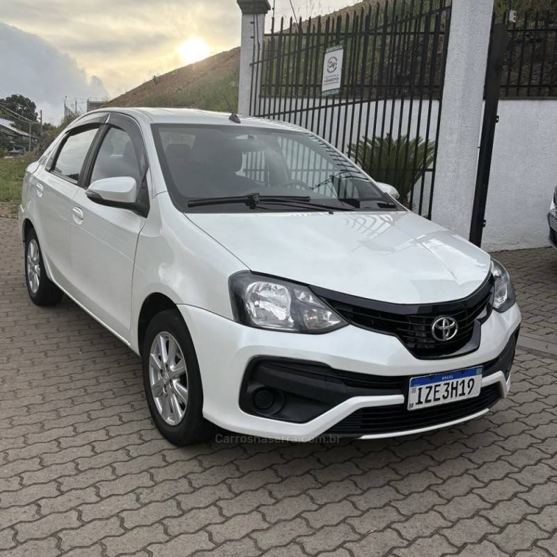 TOYOTA - ETIOS - 2019/2020 - Branca - R$ 67.800,00