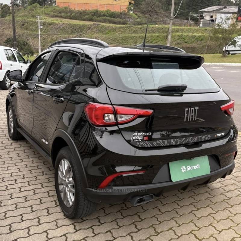 FIAT - ARGO - 2021/2022 - Preta - R$ 79.800,00