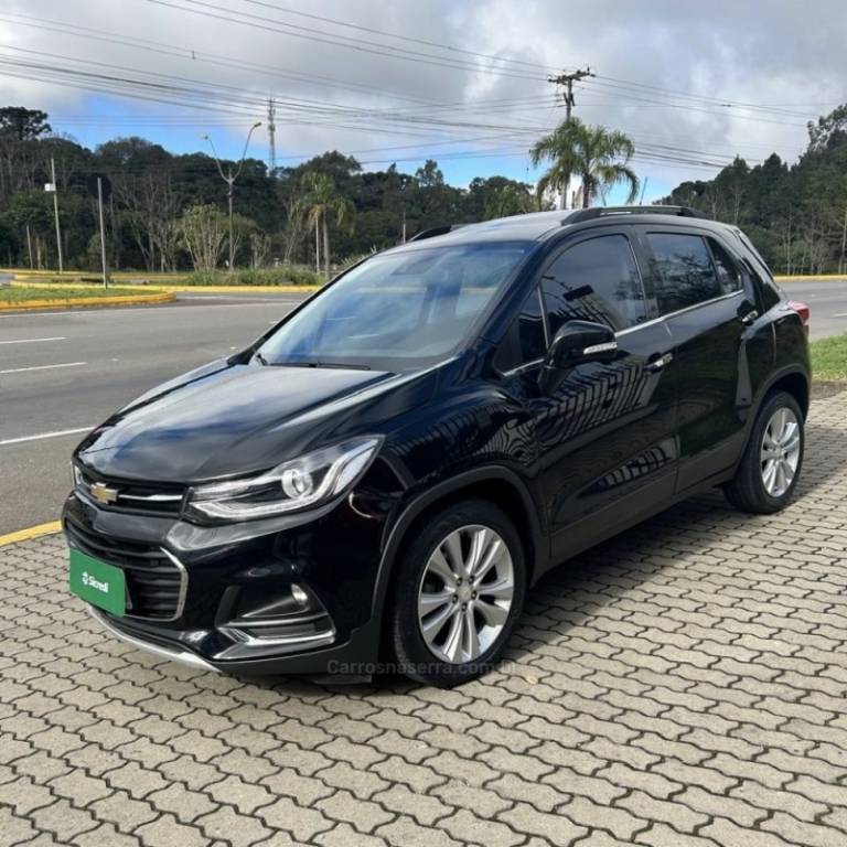 CHEVROLET - TRACKER - 2017/2018 - Preta - R$ 93.800,00