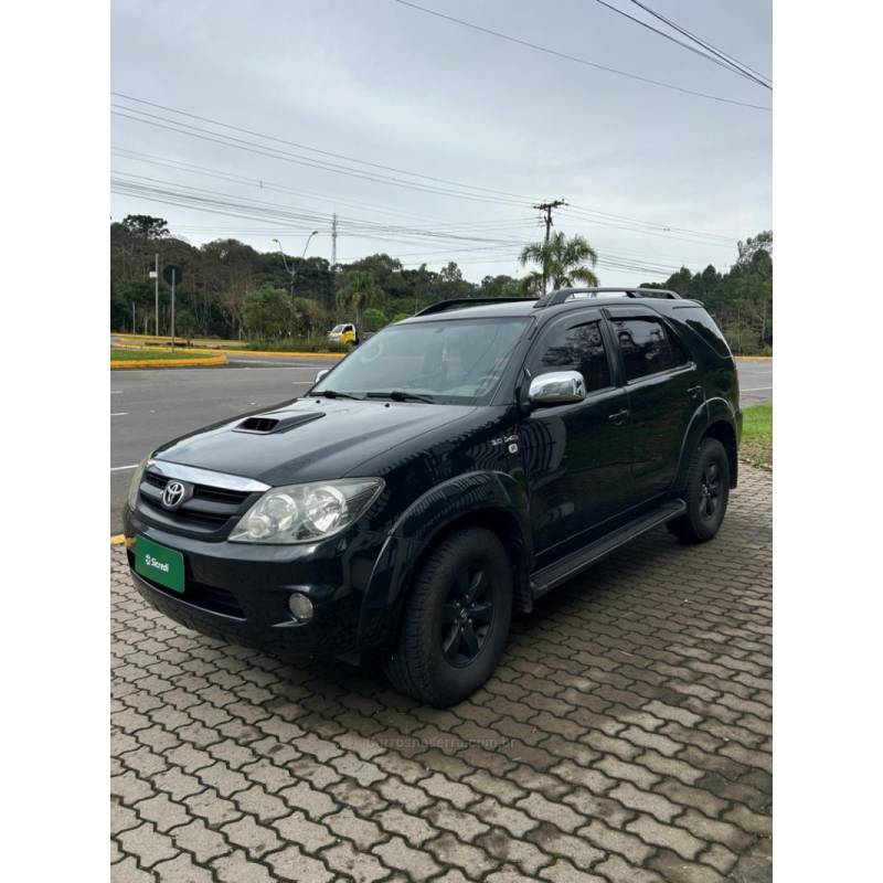 TOYOTA - HILUX SW4 - 2007/2008 - Preta - R$ 109.800,00