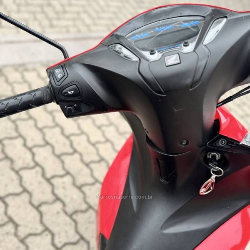 HONDA - BIZ 125 - 2018/2018 - Vermelha - R$ 13.800,00
