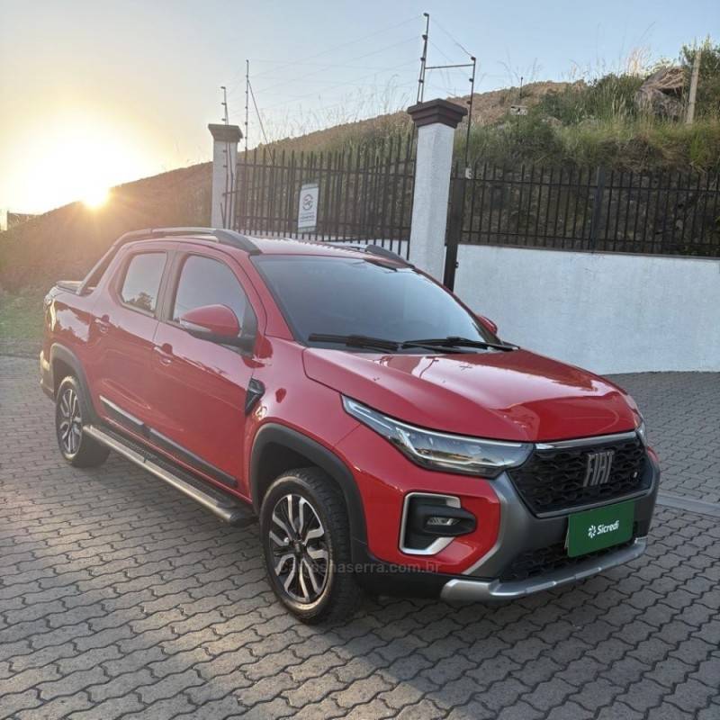 FIAT - STRADA - 2023/2024 - Vermelha - R$ 126.800,00